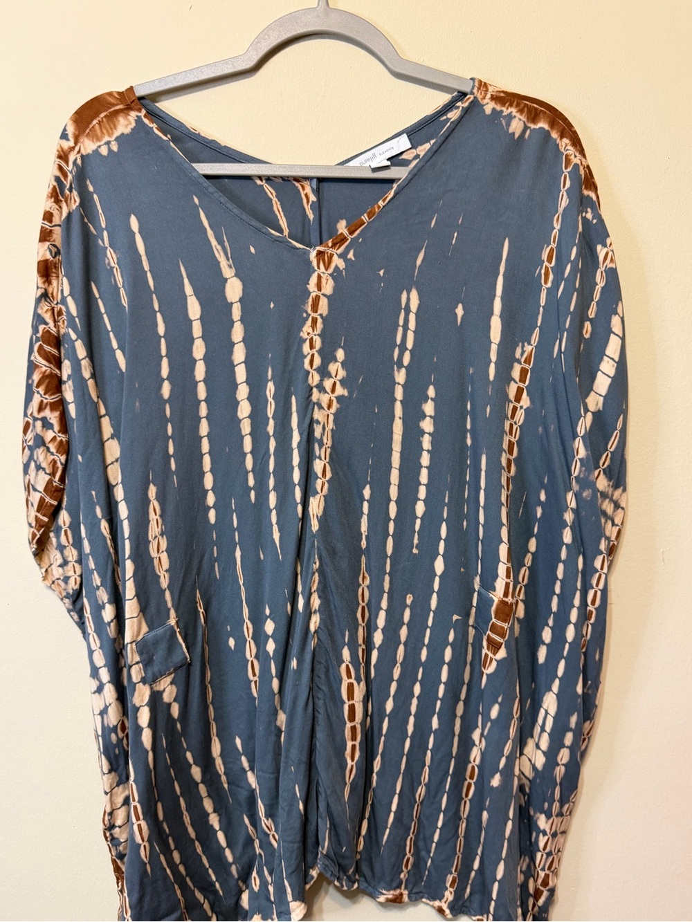 J.Jill Boho Tie-Dye V-Neck Women’s Top - Blue and Cream Medium 2469